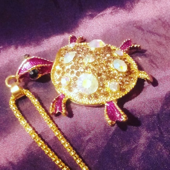 Betsey Johnson turtle necklace - Picture 2 of 5